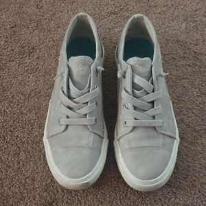 Blowfish Light Gray Lace-Up Sneakers